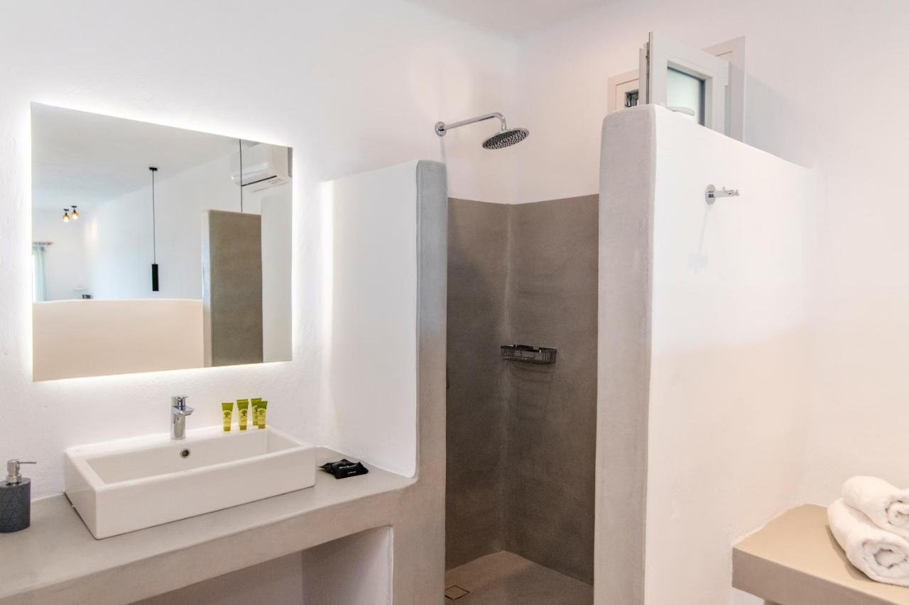 Parathyro Sto Aigaio 2 - Small Suites Tínos Exteriör bild